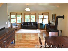 187 Jaynes Mtn. Road Canton, NC 28716 - Photo 5 of 24 a living room with furniture