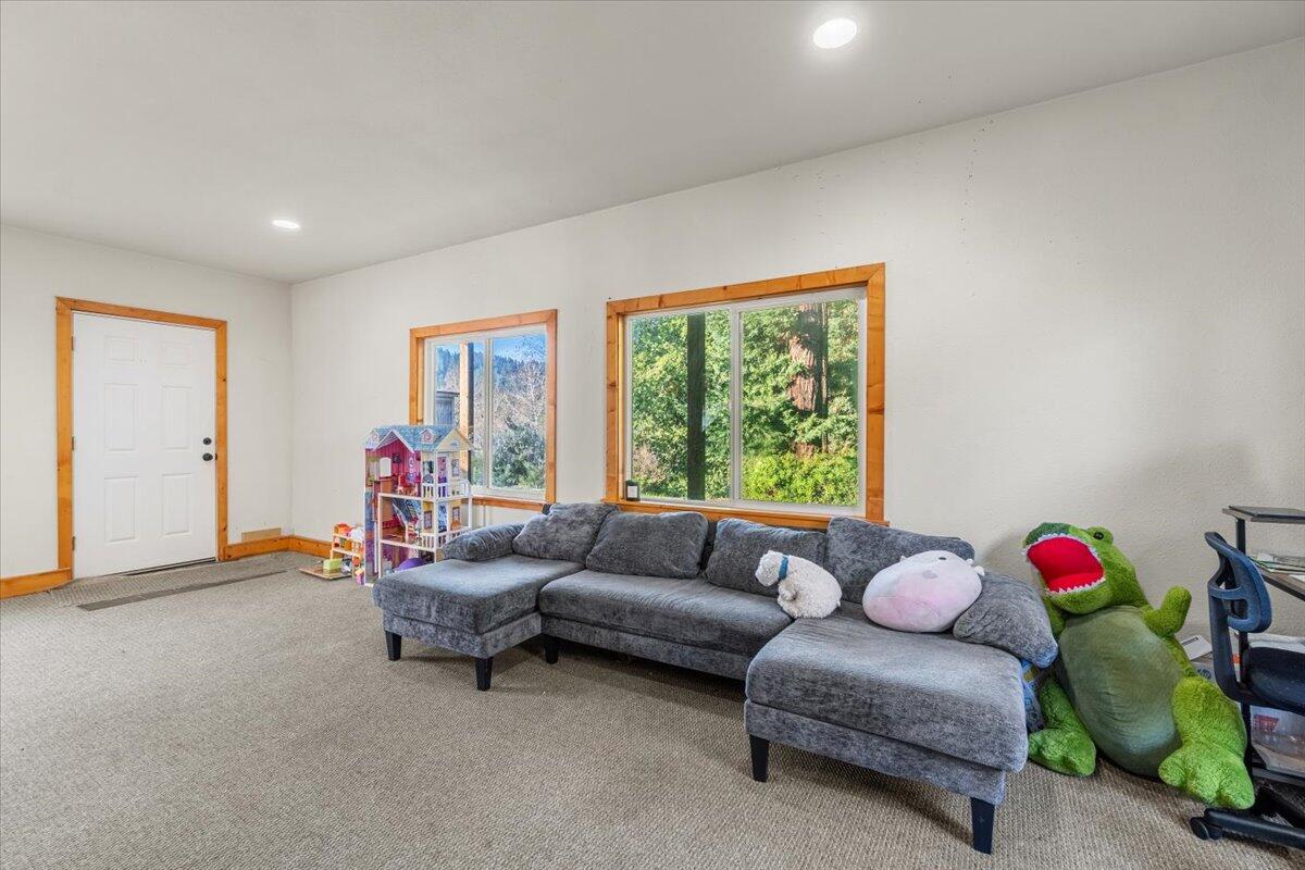 1065 Riverside Drive Rio Dell, CA 95562 - Photo 12 of 32