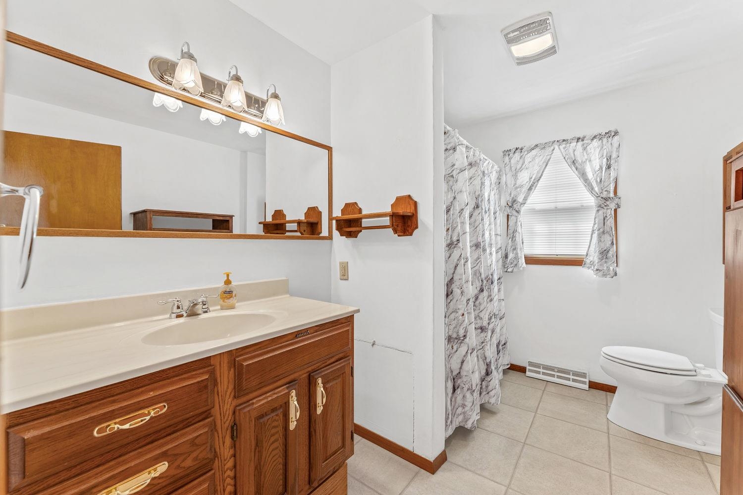 402 Modern Reedsburg, WI 53959 - Photo 18 of 35