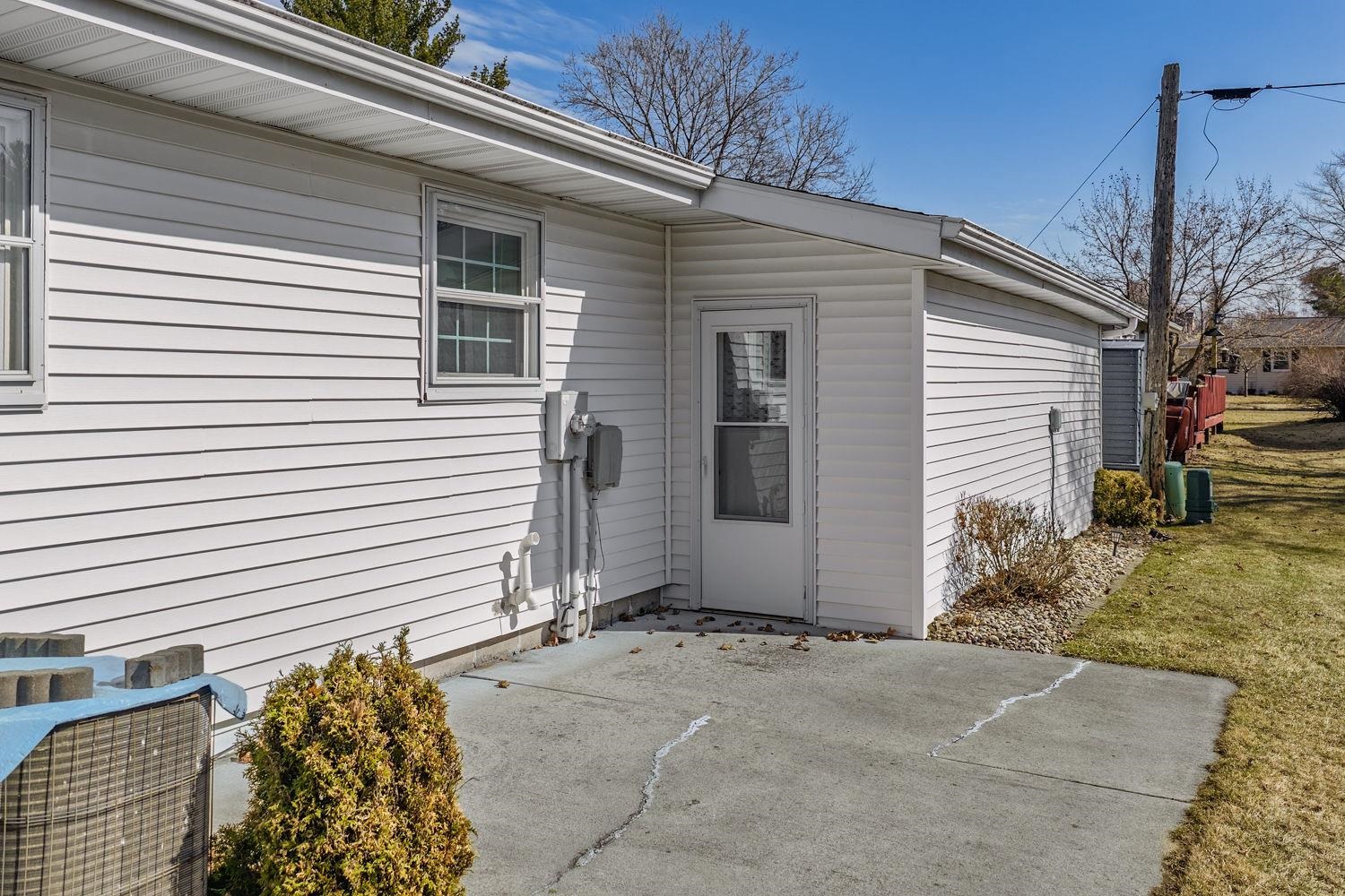 402 Modern Reedsburg, WI 53959 - Photo 31 of 35