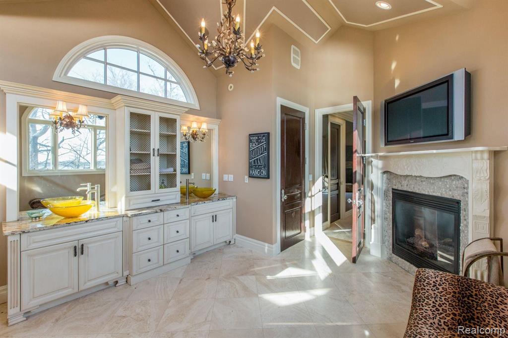 4021 Commerce Road West Bloomfield, MI 48324 - Photo 26 of 36
