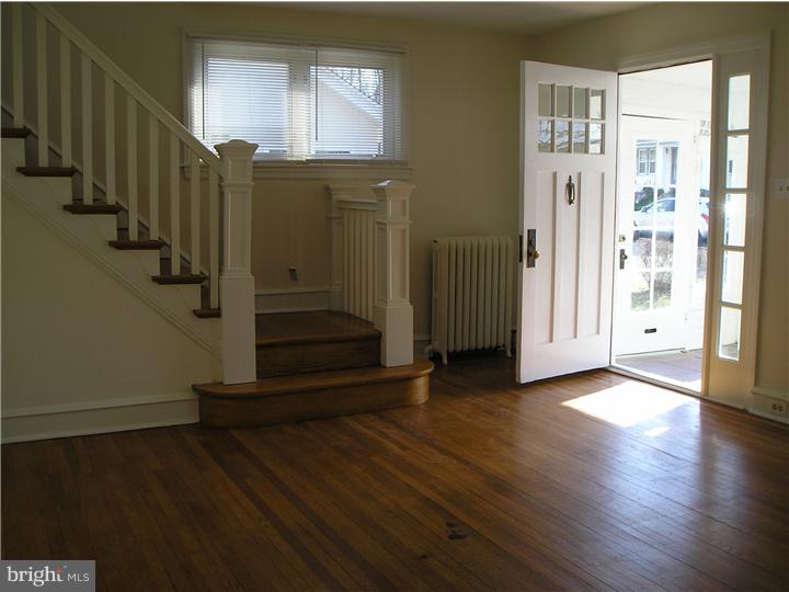 112 Yale Road Havertown, PA 19083 - Photo 4 of 11 Living Room