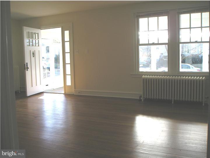 112 Yale Road Havertown, PA 19083 - Photo 5 of 11 Living Room