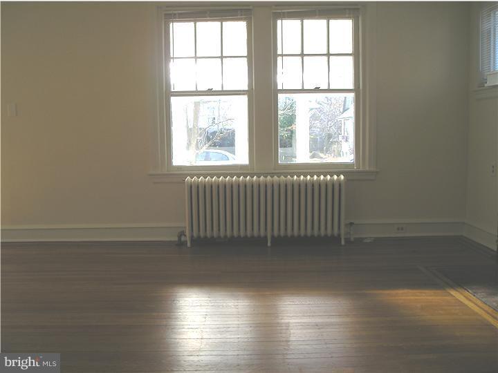 112 Yale Road Havertown, PA 19083 - Photo 7 of 11 Living Room