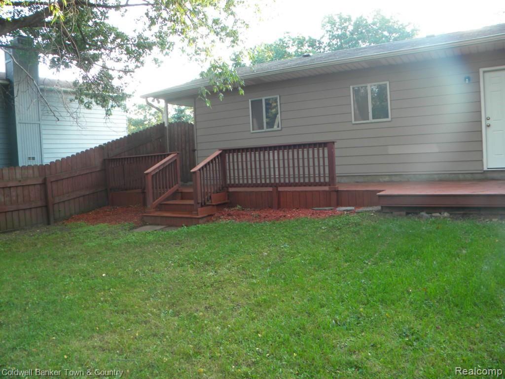 15035 Hogan Road Linden, MI 48451 - Photo 8 of 34