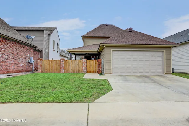 $3,000 | 505 North Montauban Drive, Lafayette, LA 70507