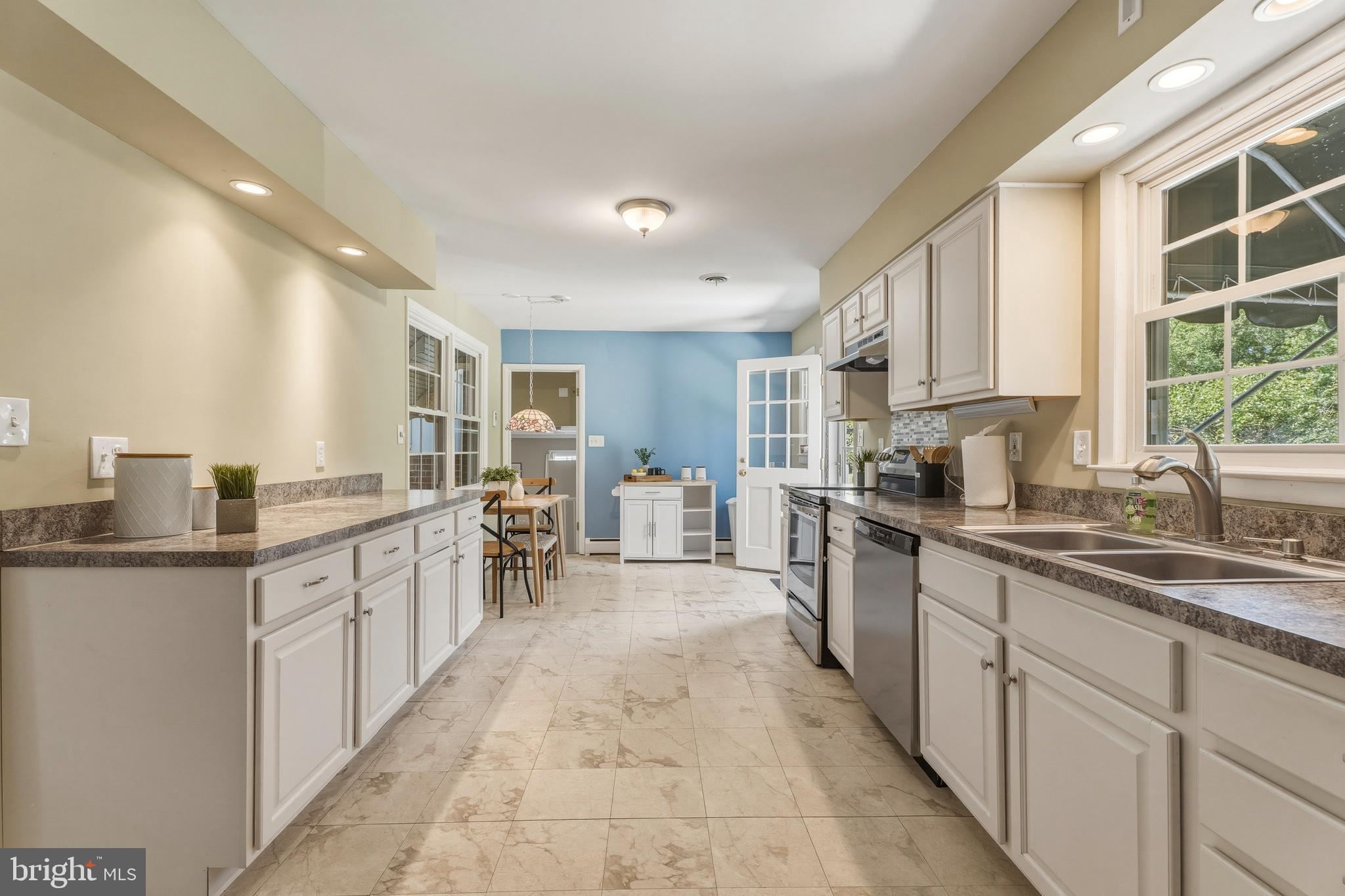 1802 Dulaney Valley Road Lutherville-Timonium, MD 21093 - Photo 9 of 50 Kitchen