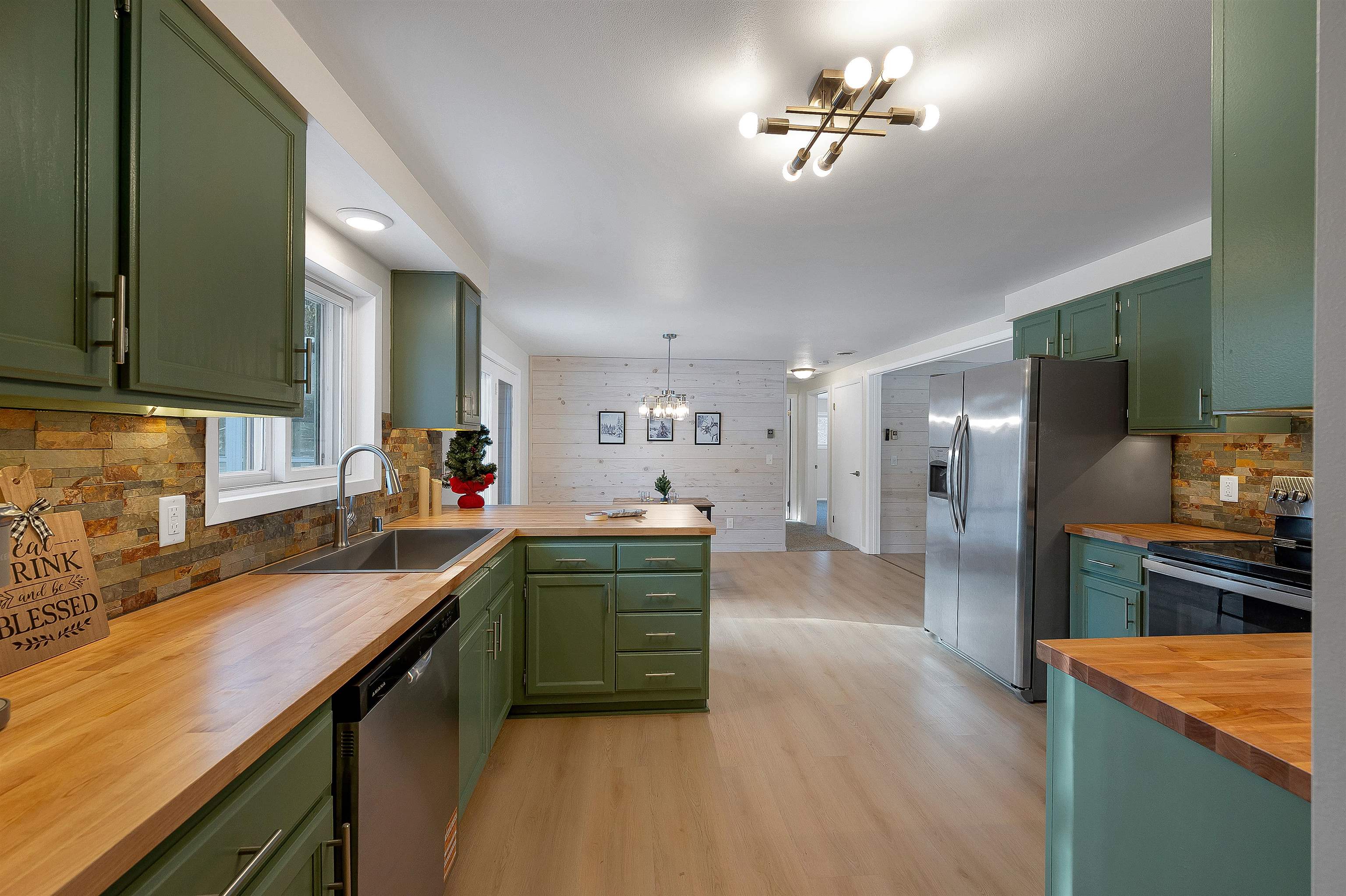 2131 Doran Street Oconto, WI 54153 - Photo 4 of 47