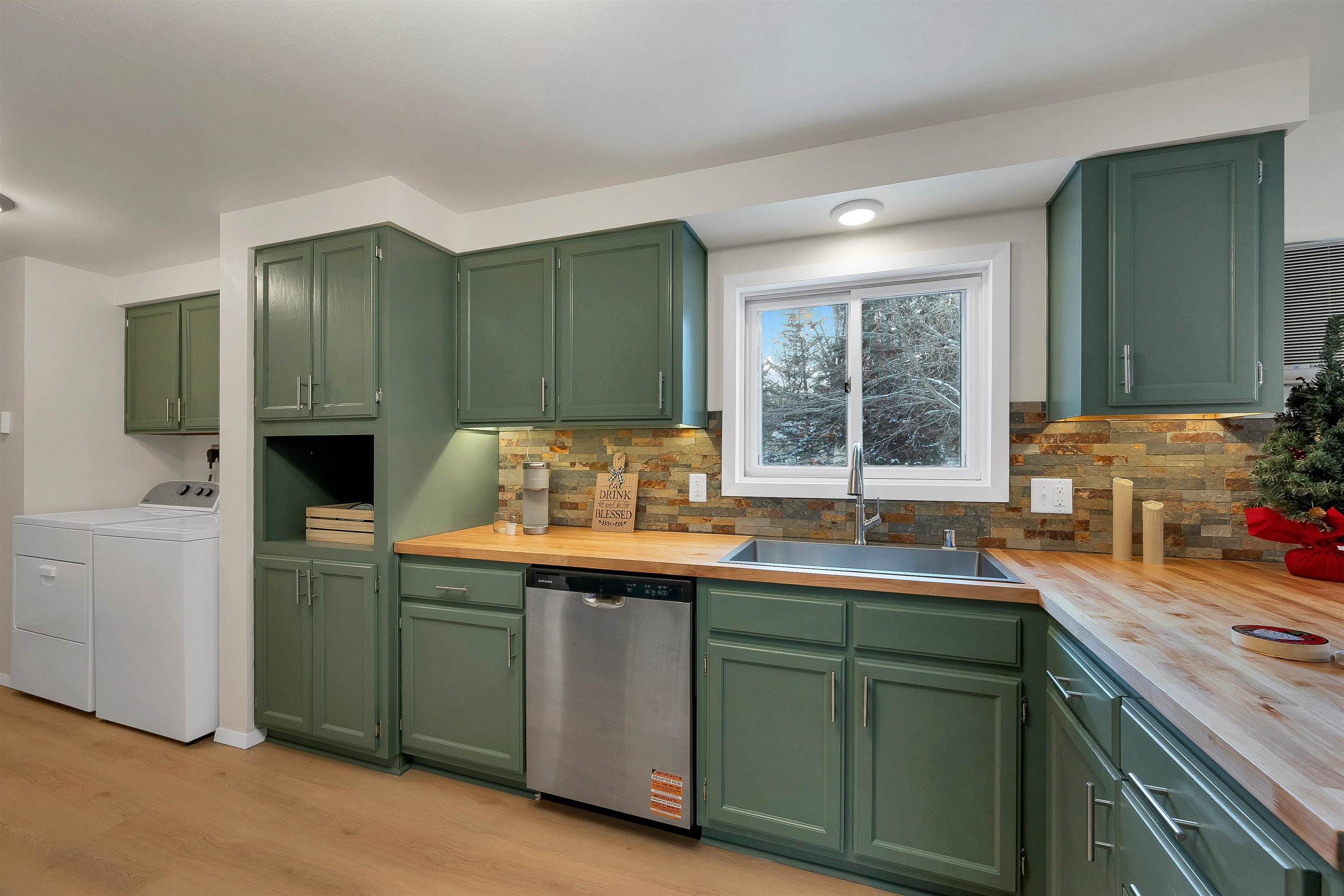 2131 Doran Street Oconto, WI 54153 - Photo 9 of 47