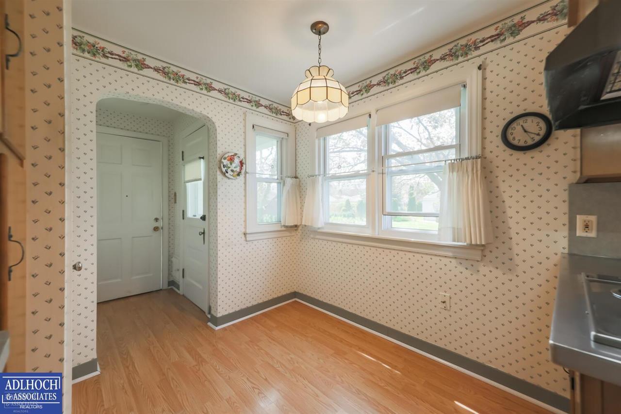 1395 Hampton Road Grosse Pointe Woods, MI 48236 - Photo 15 of 29