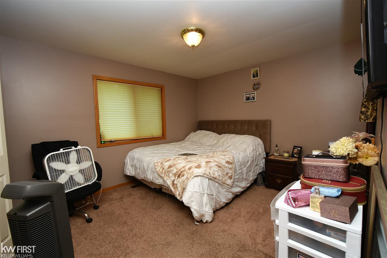 6186 Beecher Road Flint, MI 48532 - Photo 28 of 33 50013931-27.JPG