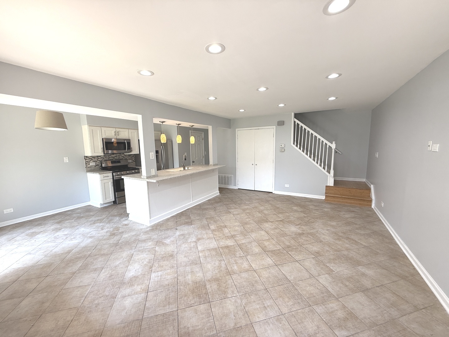 411 Tyler Court, Unit 159 Vernon Hills, IL 60061 - Photo 3 of 21