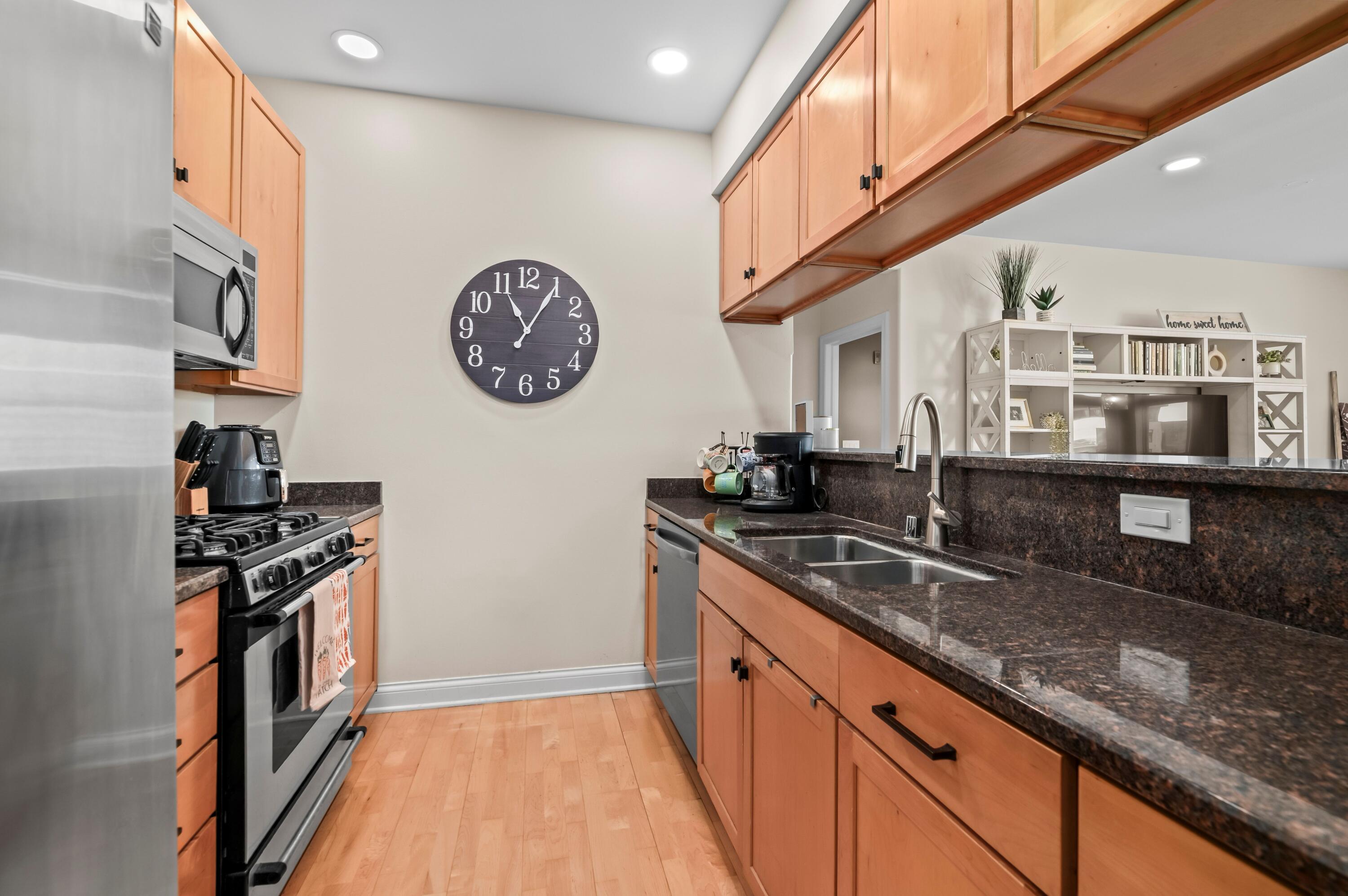 1915 North Water Street, Unit 303 Milwaukee, WI 53202 - Photo 14 of 44 DSC_4368