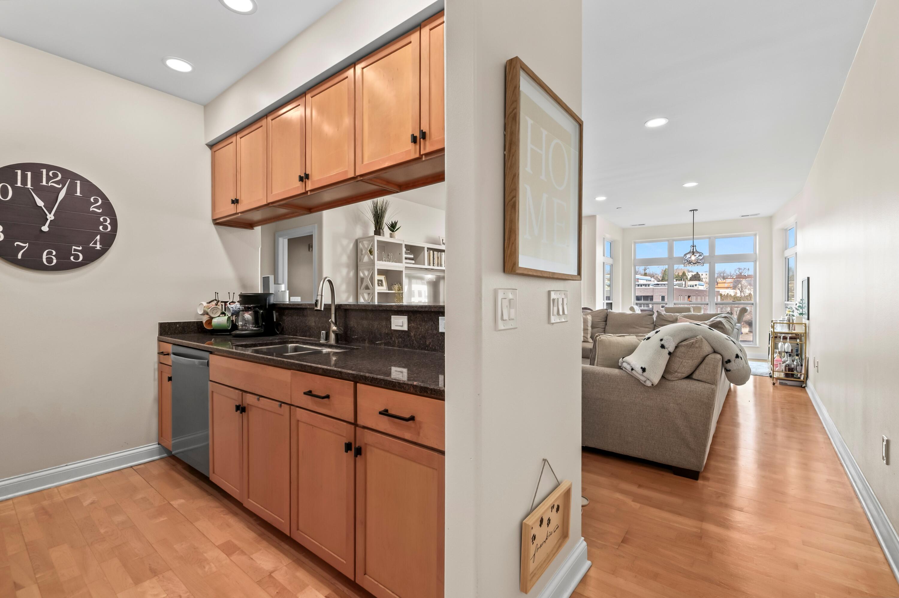 1915 North Water Street, Unit 303 Milwaukee, WI 53202 - Photo 15 of 44 DSC_4351