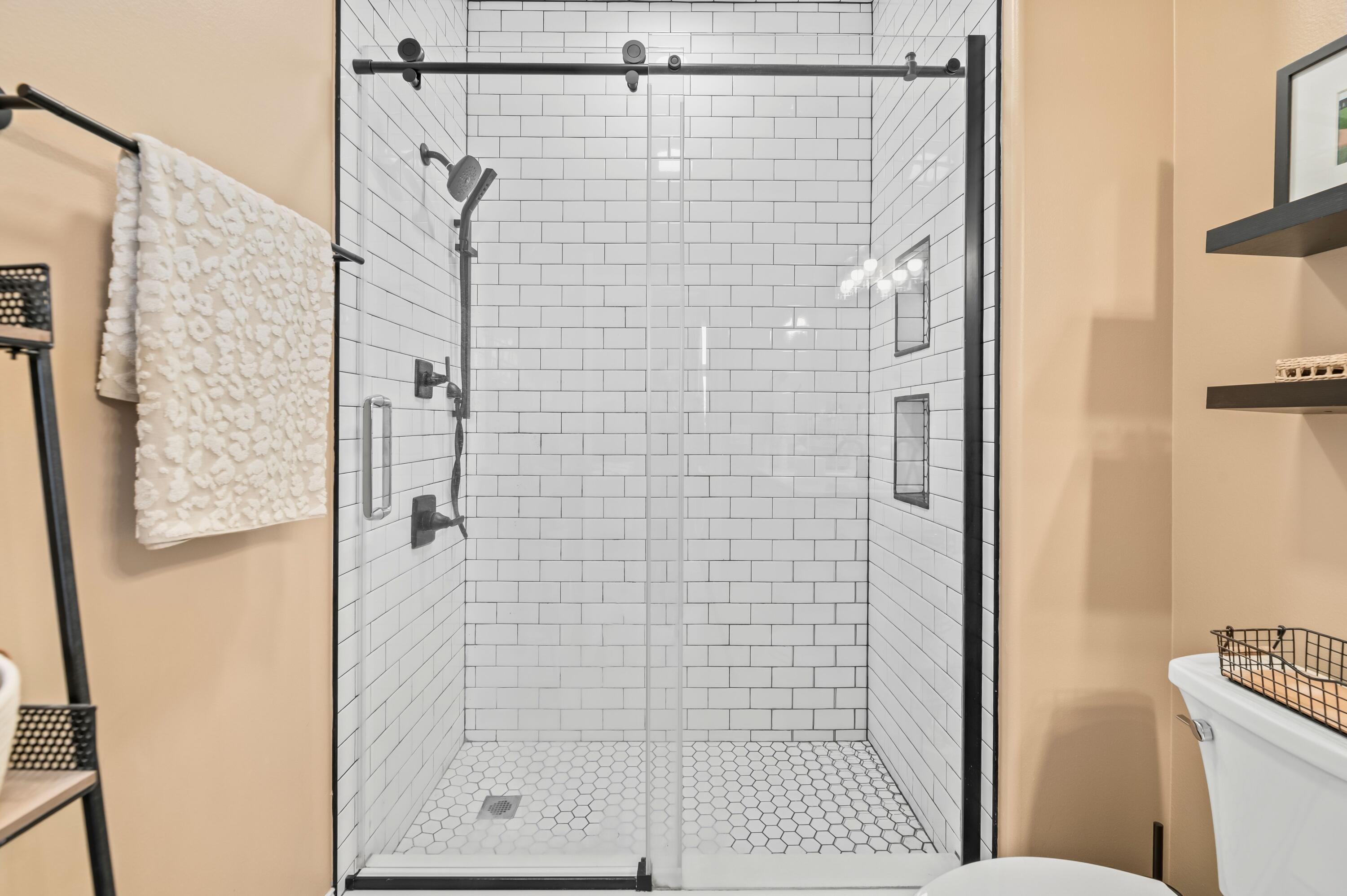 1915 North Water Street, Unit 303 Milwaukee, WI 53202 - Photo 18 of 44 DSC_4560