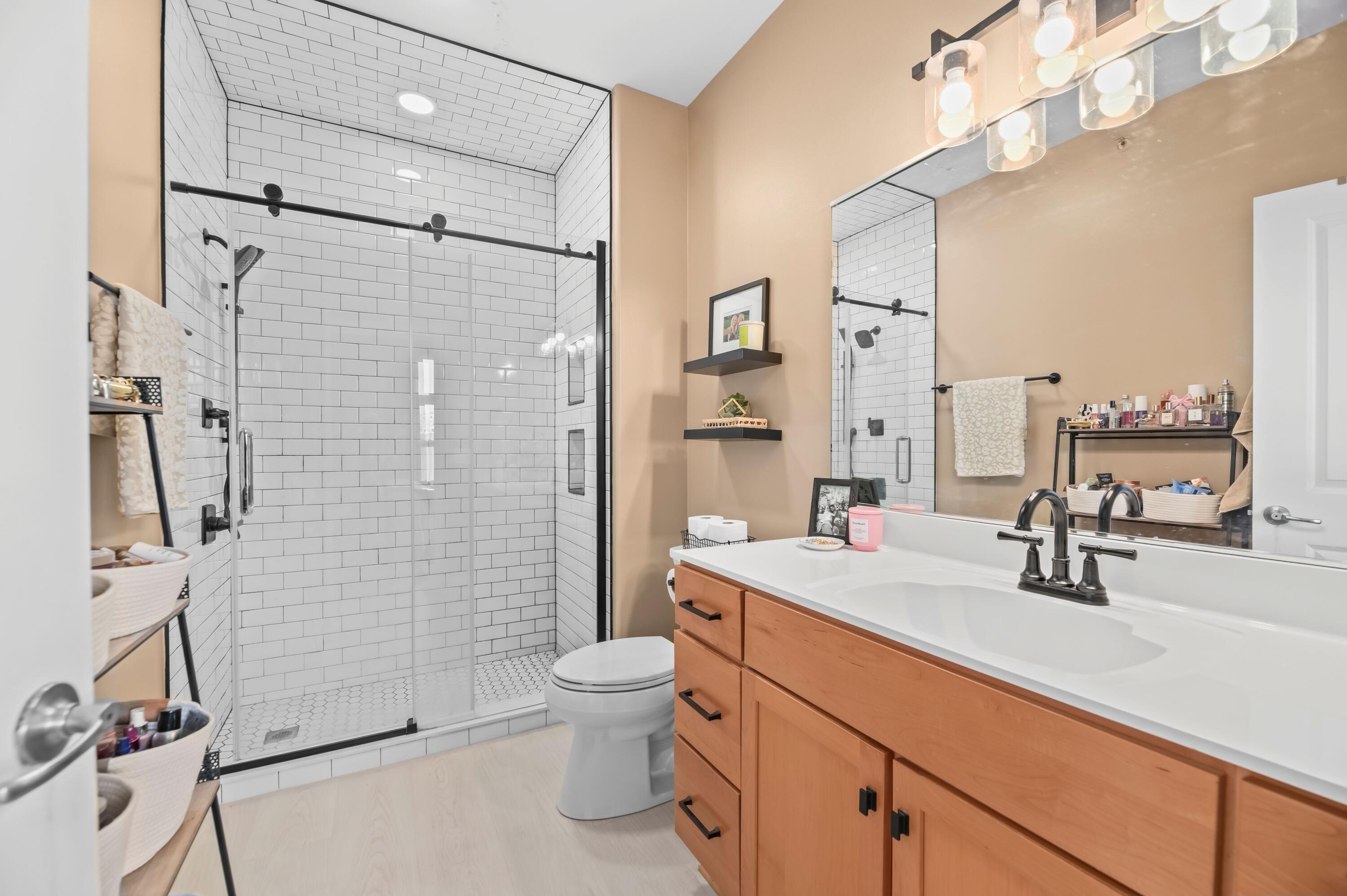 1915 North Water Street, Unit 303 Milwaukee, WI 53202 - Photo 19 of 44 DSC_4554