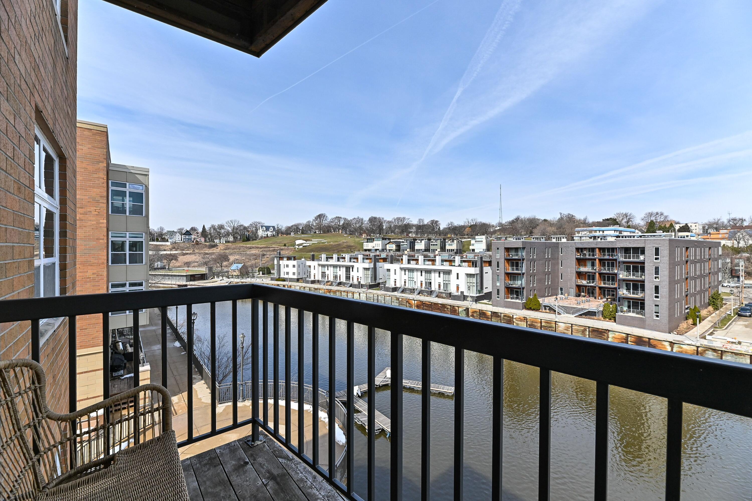 1915 North Water Street, Unit 303 Milwaukee, WI 53202 - Photo 2 of 44 EXT-2