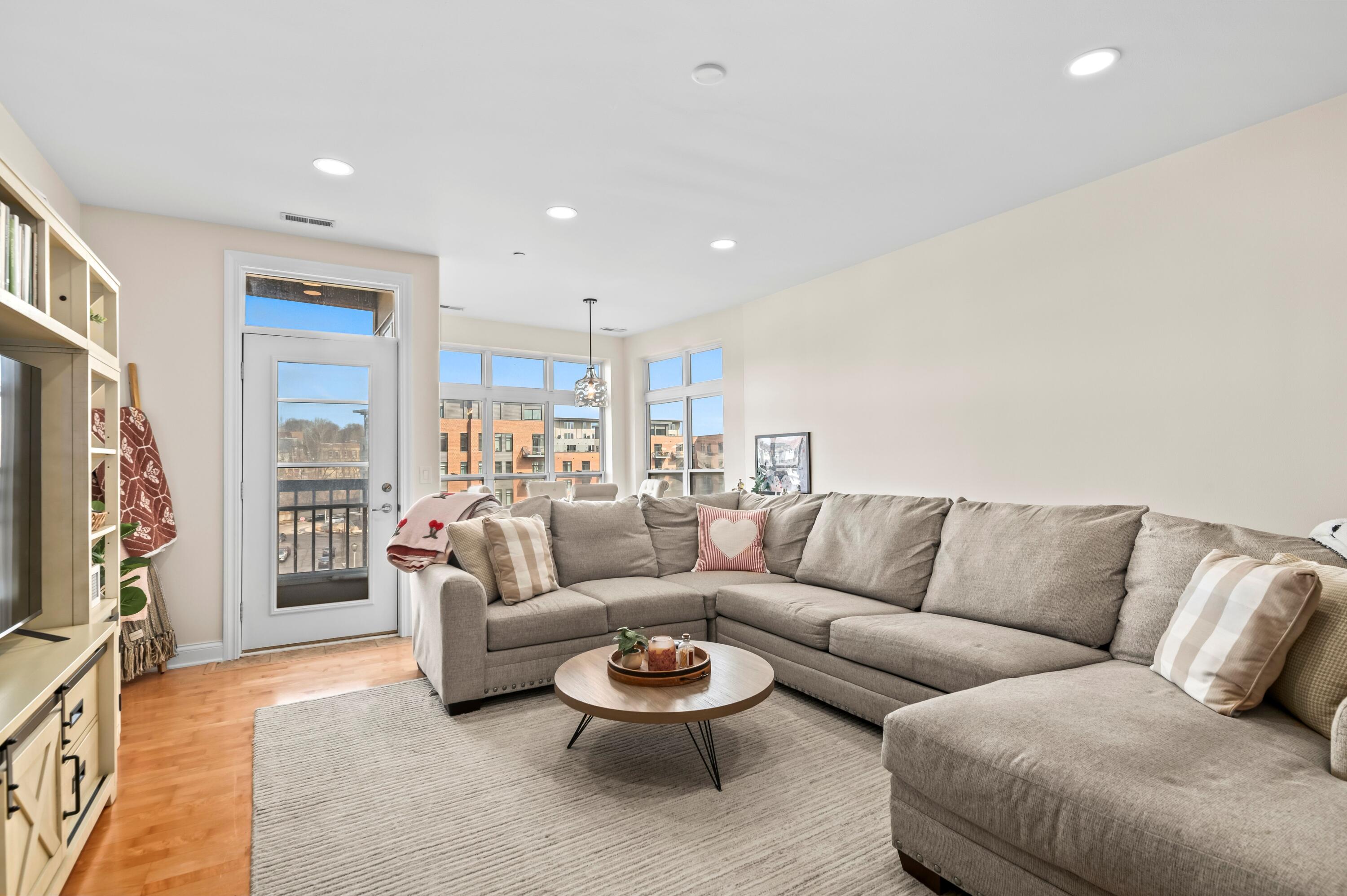 1915 North Water Street, Unit 303 Milwaukee, WI 53202 - Photo 3 of 44 DSC_4416