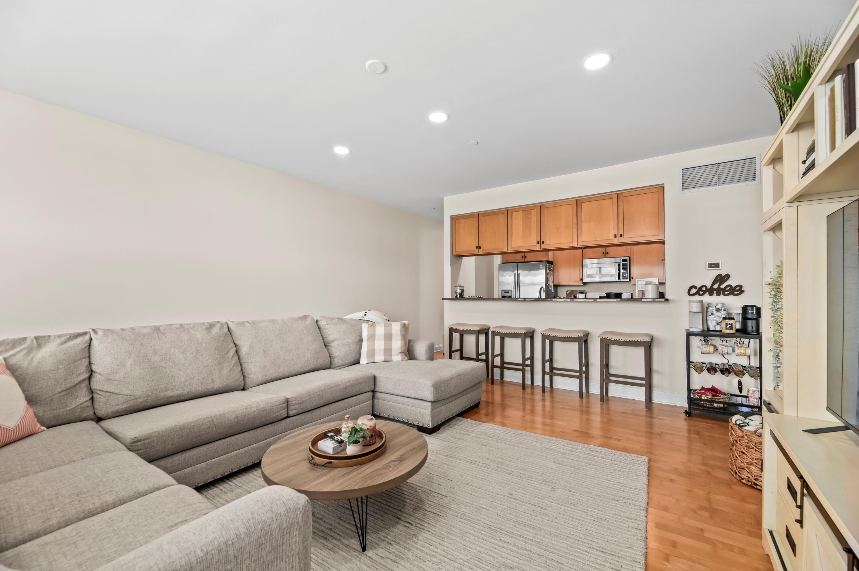 1915 North Water Street, Unit 303 Milwaukee, WI 53202 - Photo 4 of 44 DSC_4422