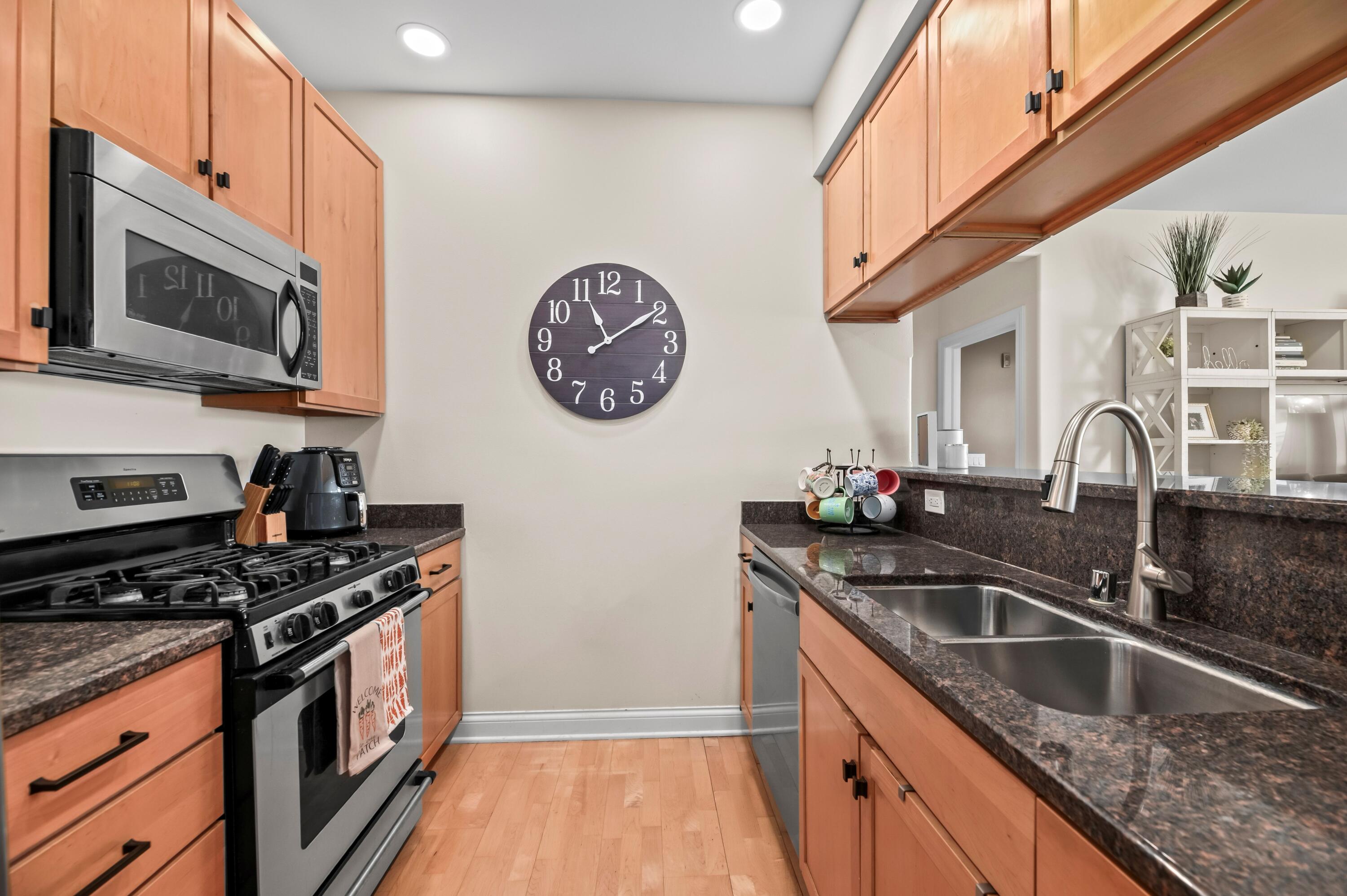 1915 North Water Street, Unit 303 Milwaukee, WI 53202 - Photo 6 of 44 DSC_4386