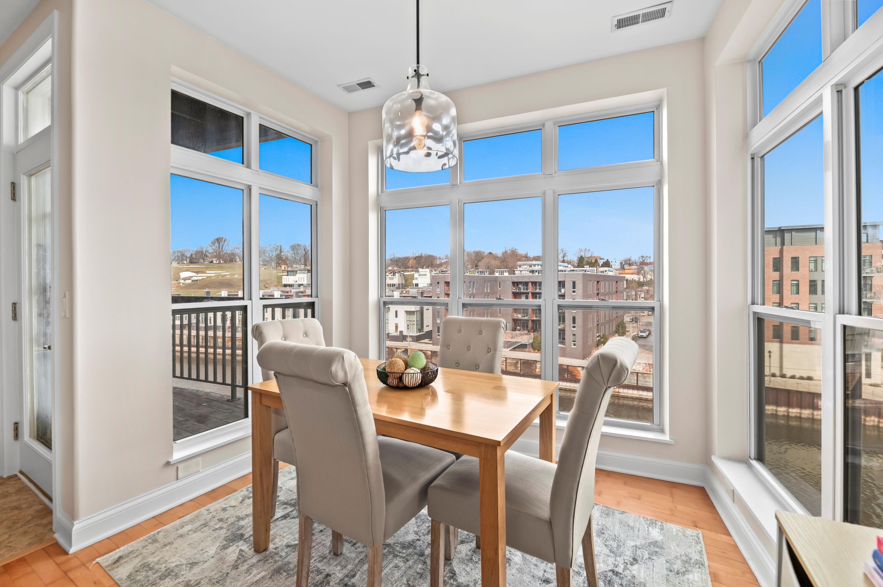 1915 North Water Street, Unit 303 Milwaukee, WI 53202 - Photo 10 of 44 DSC_4433