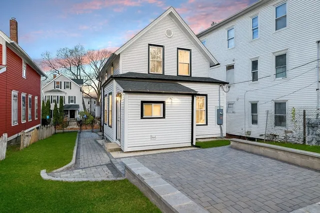 $469,900 | 33 Florence Street, Worcester, MA 01610