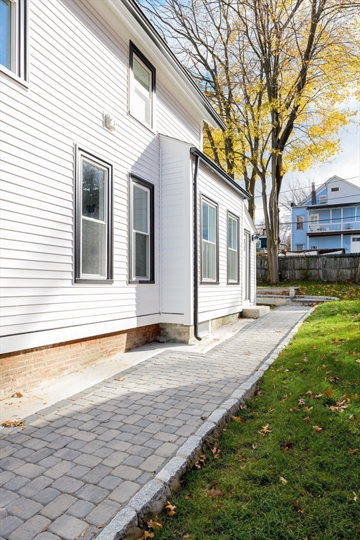 33 Florence Street Worcester, MA 01610 - Photo 4 of 36 a front view of a house with a yard