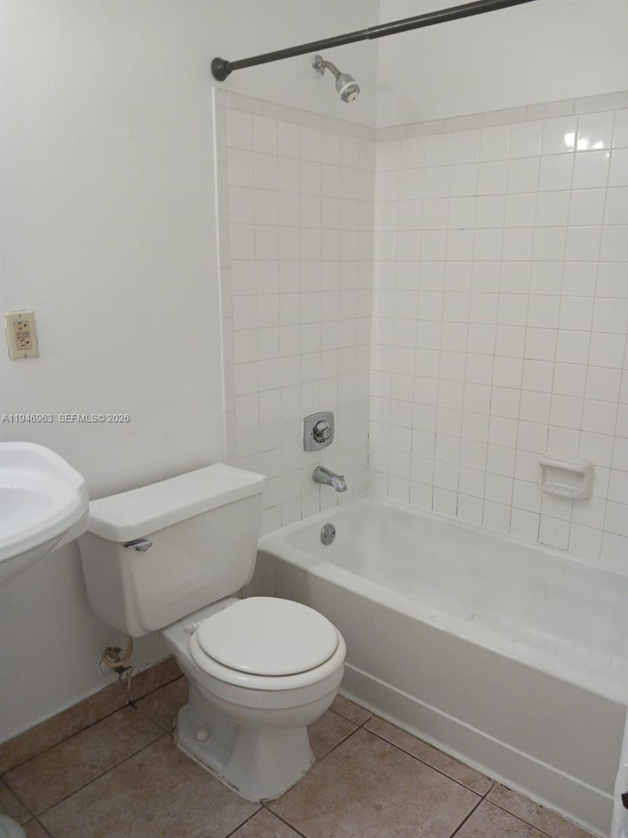 1239 Southwest 46th Avenue, Unit 903 Pompano Beach, FL 33069 - Photo 11 of 16 a bathroom with a toilet and a bathtub