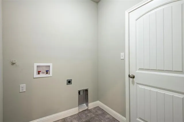 $299,999 | 2816 Farm To Market Road 731, Burleson, TX 76028