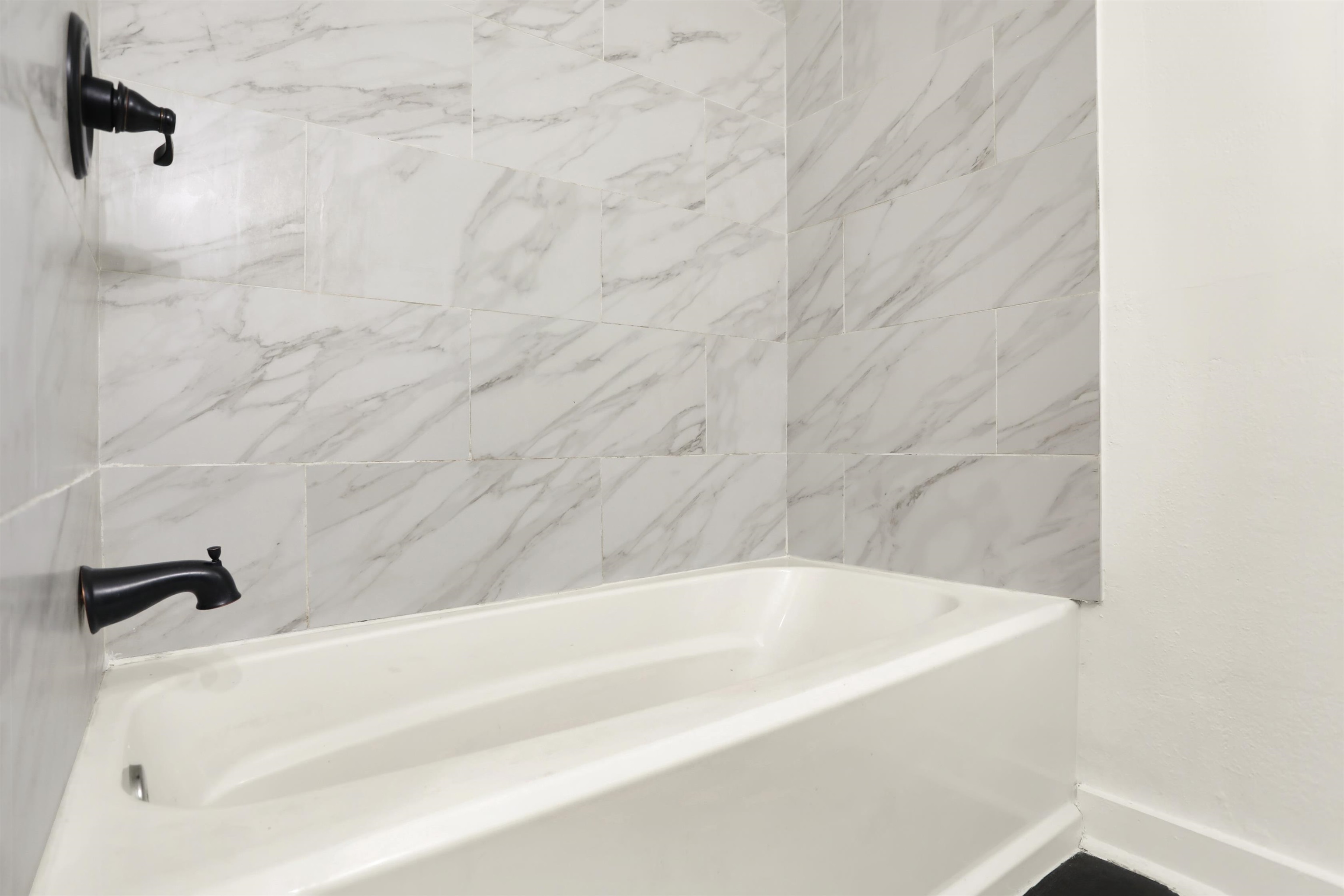 3393 Berea Road Memphis, TN 38109 - Photo 17 of 20 a bathroom with a bathtub