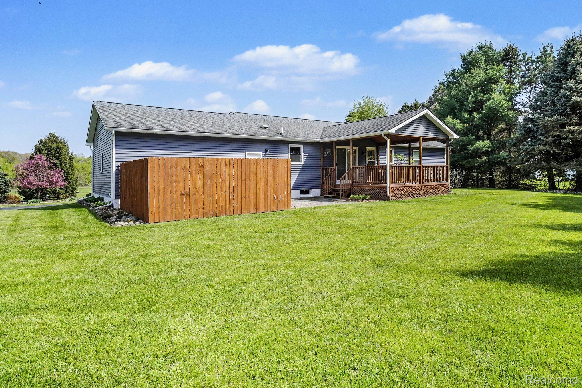 10186 Converse Road Fowlerville, MI 48836 - Photo 22 of 33 010_file_2373.jpg