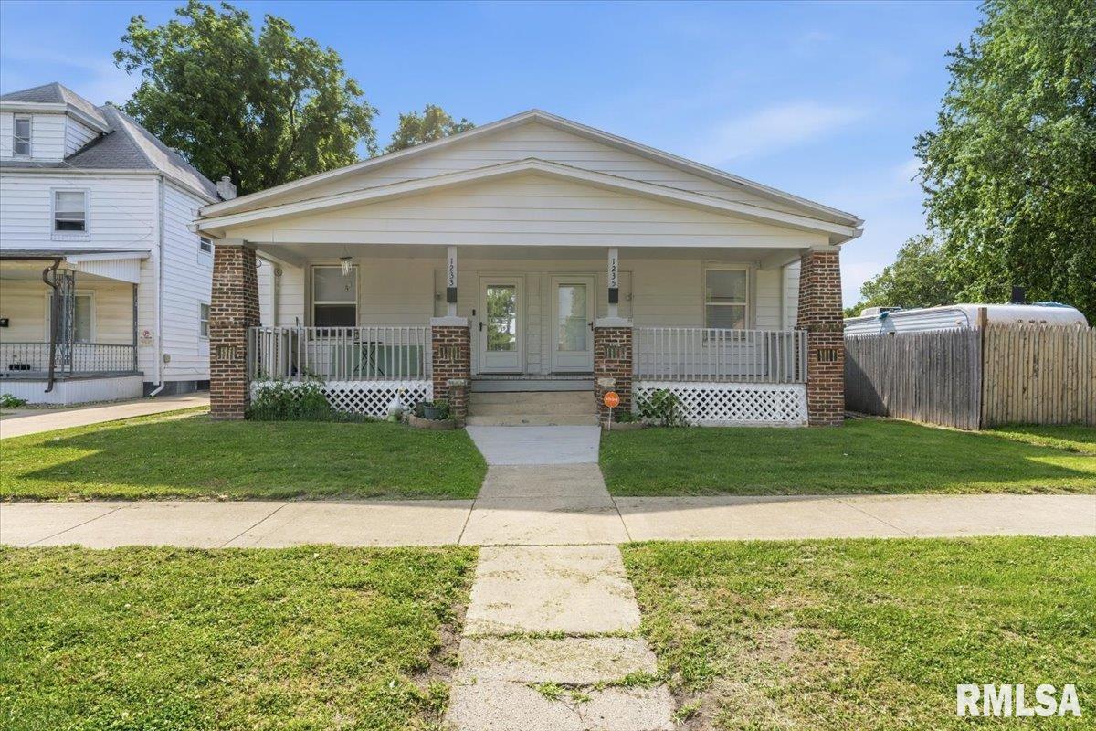 1235 North 8th Street Springfield, IL 62702 - Photo 1 of 19