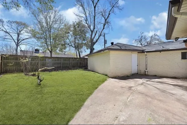 $2,100 | 11807 Stroud Drive, Houston, TX 77072