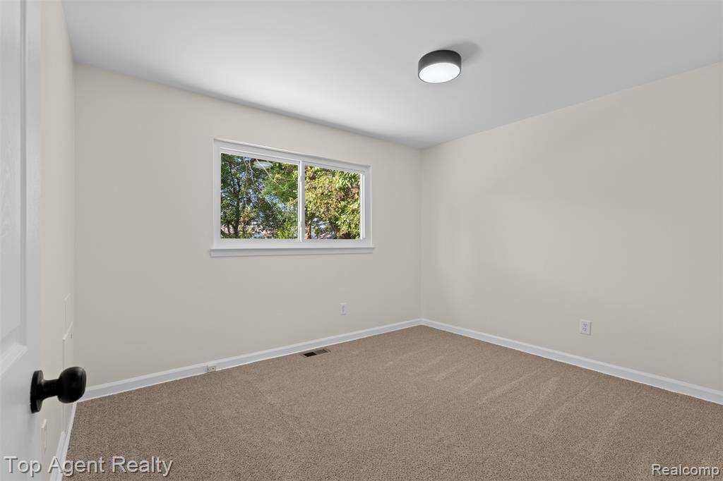 13738 Toepfer Road Warren, MI 48089 - Photo 18 of 47