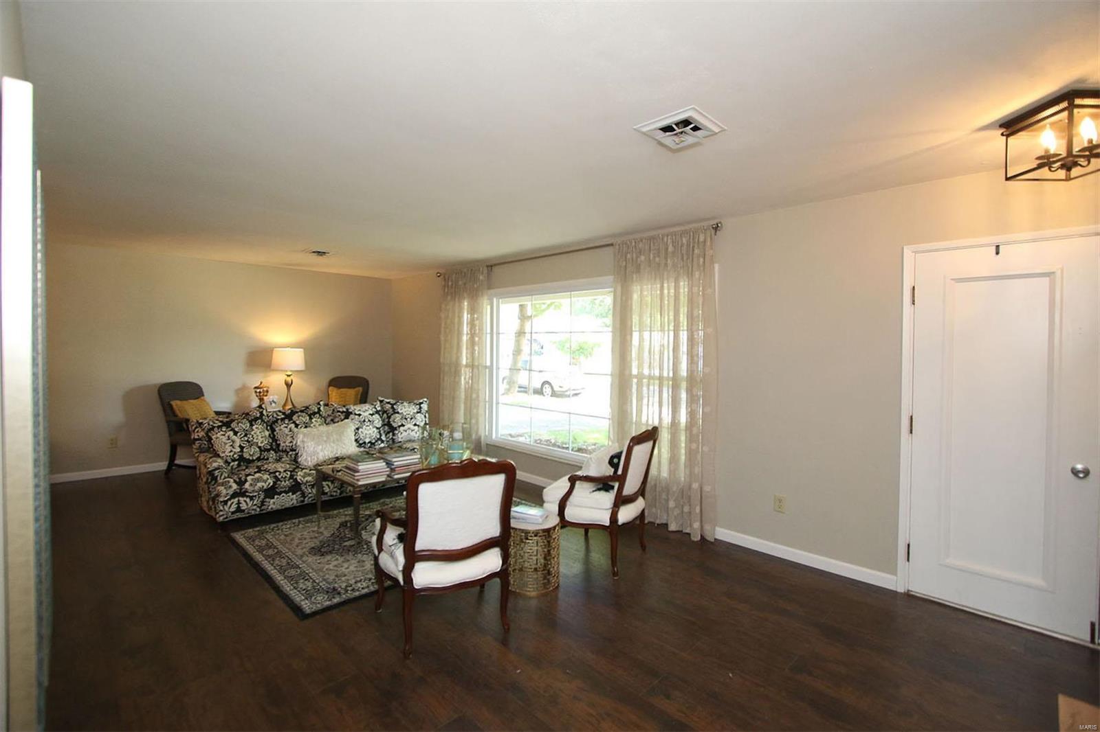 353 Bunker Hill Road Belleville, IL 62221 - Photo 5 of 41 Gallery Image 5