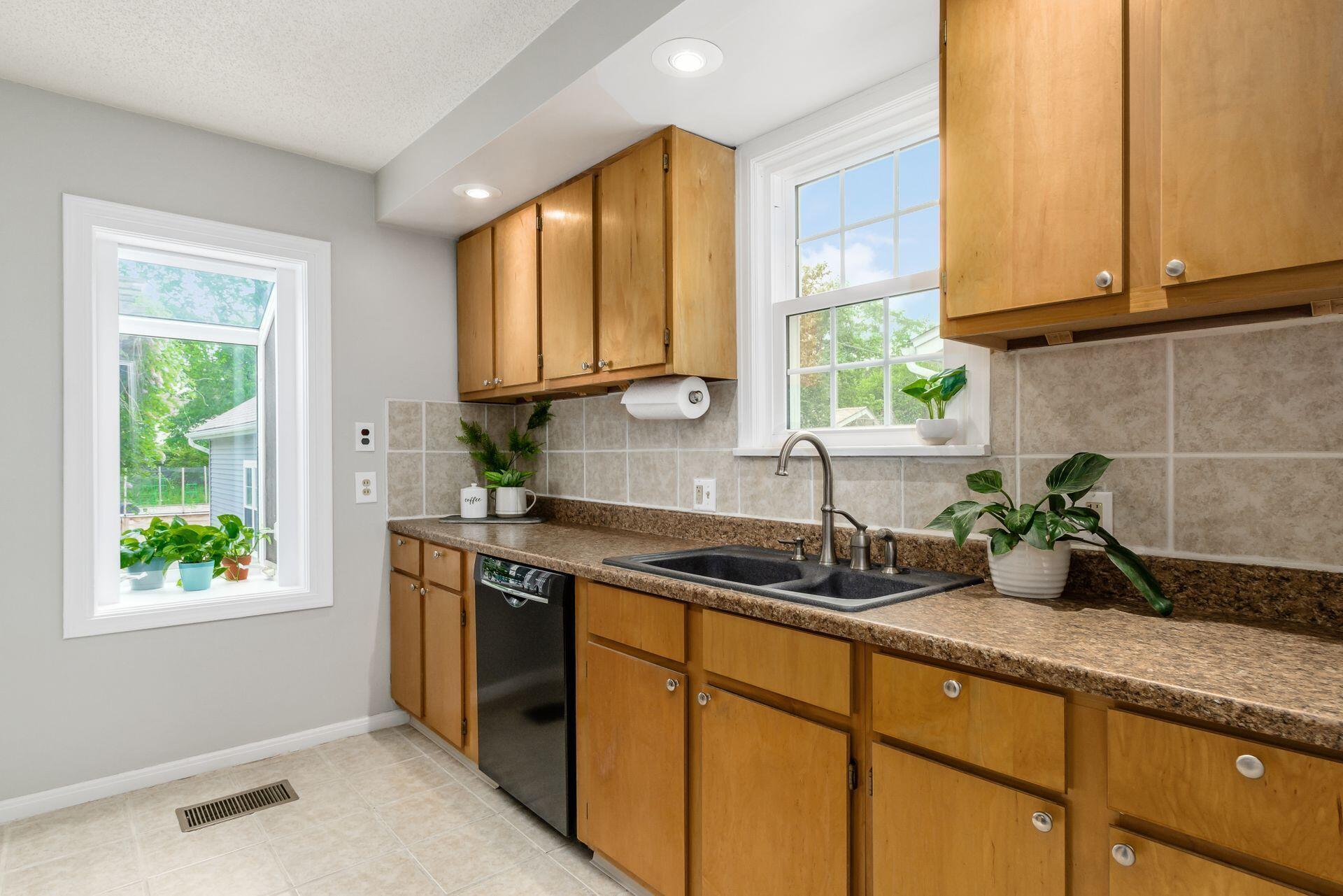 173 Garden Road Columbus, OH 43214 - Photo 15 of 45 019_97180d64d_L 173 Garden055