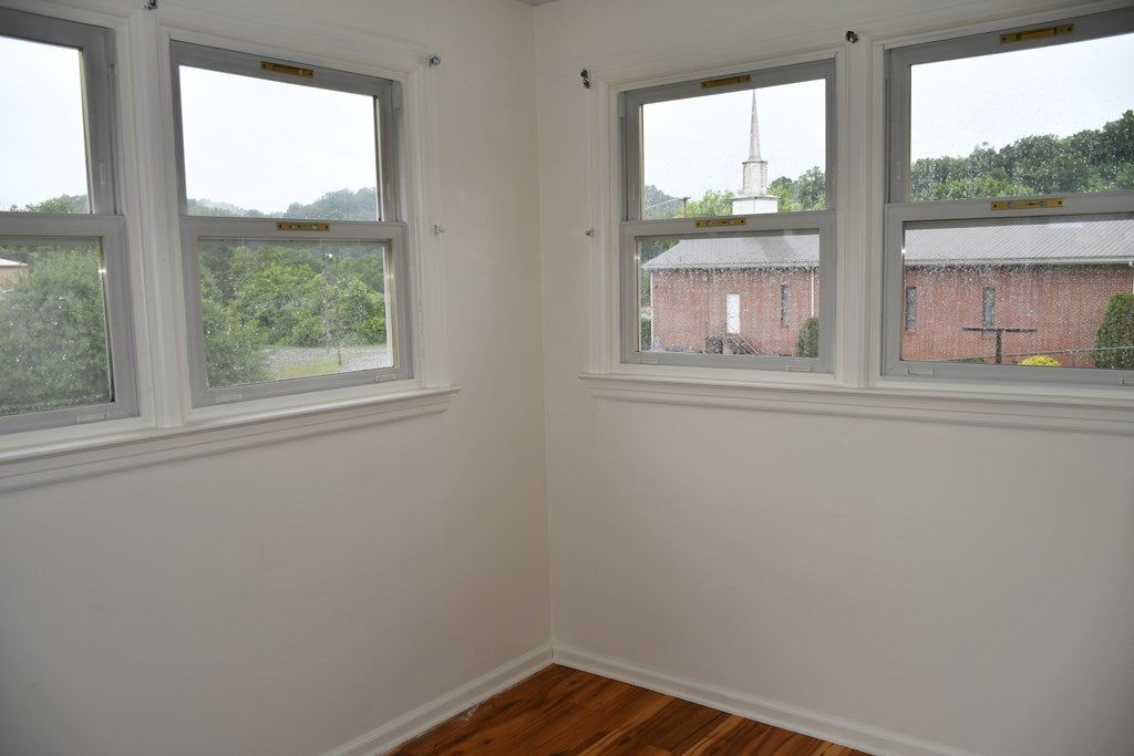3253 Kents Ridge Road Honaker, VA 24260 - Photo 11 of 35 Gallery Image 11
