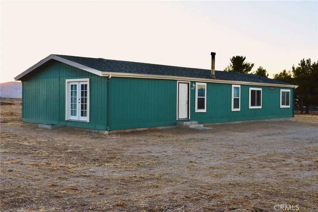 49645 3 Points Road Lancaster, CA 93536 - Photo 2 of 40 a view of a house with a backyard