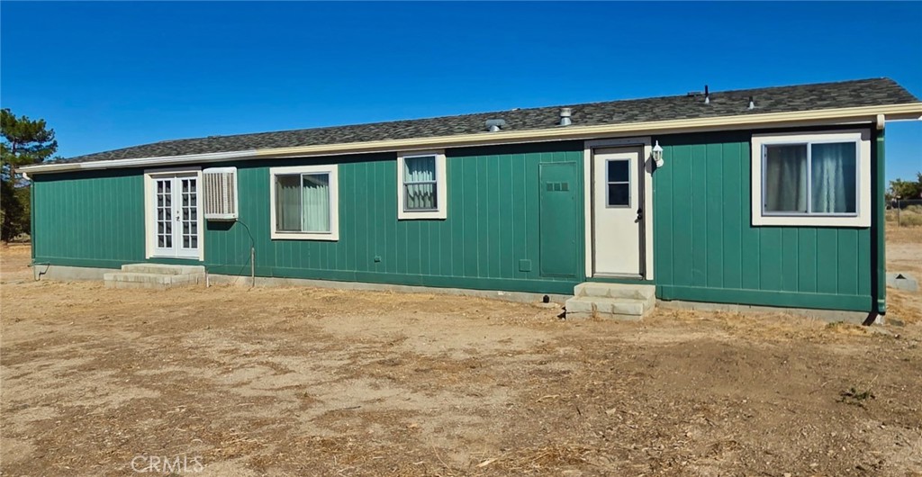 49645 3 Points Road Lancaster, CA 93536 - Photo 6 of 40 a front view of a house