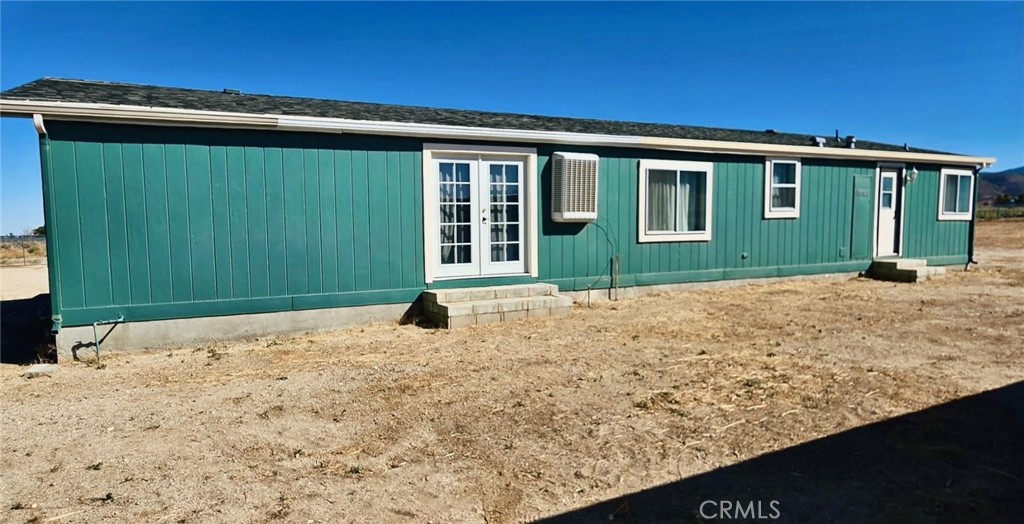 49645 3 Points Road Lancaster, CA 93536 - Photo 7 of 40 a front view of a house with a yard