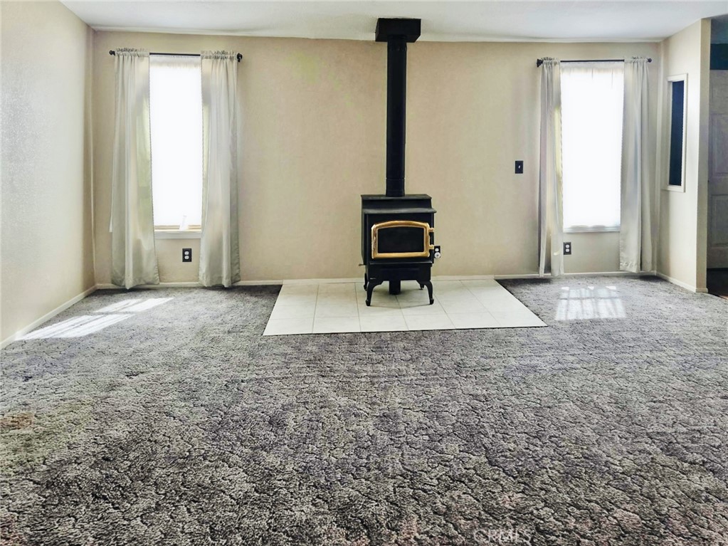 49645 3 Points Road Lancaster, CA 93536 - Photo 10 of 40 a view of an empty room and window