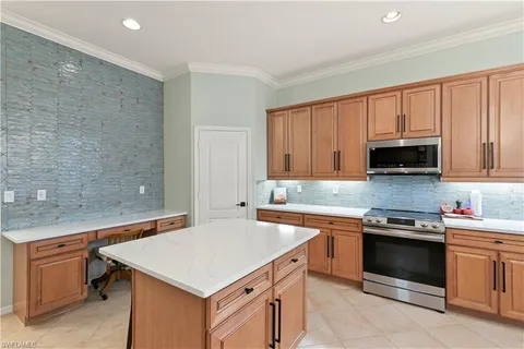 $925,000 | 8503 Laurel Lakes Cove, Naples, FL 34119