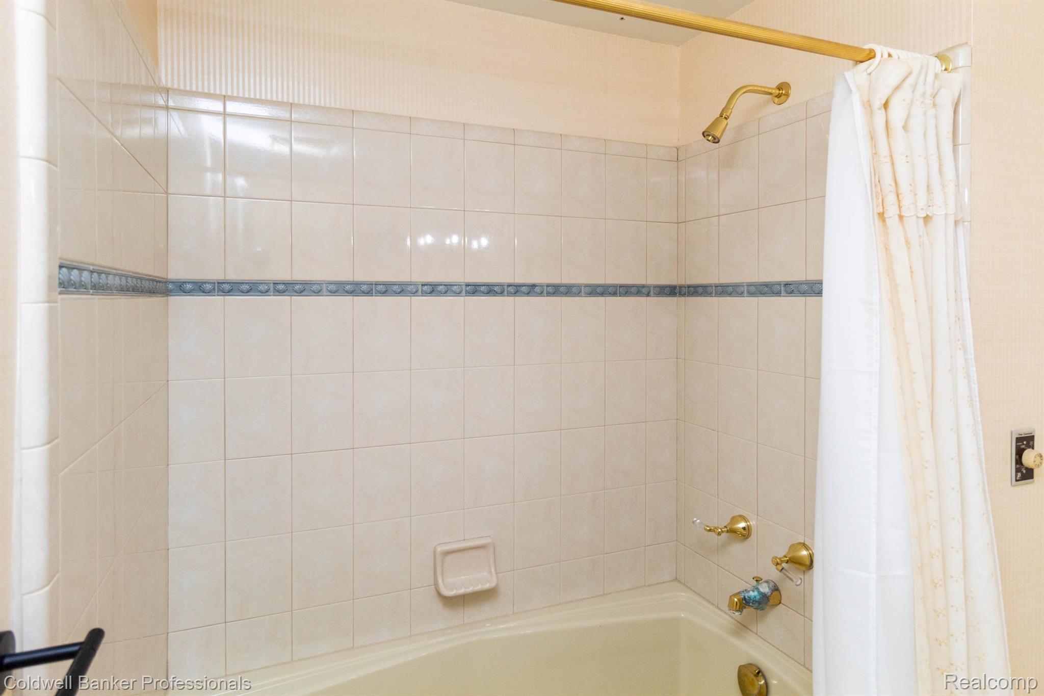 4565 Gallagher Road Rochester, MI 48306 - Photo 33 of 86 Gallery Image 33