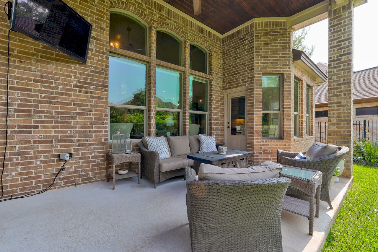 809 Prairie Dunes Drive Georgetown, TX 78628 - Photo 35 of 40 A spacious covered patio provides a delightful outdoor living space with direct access to the interior.