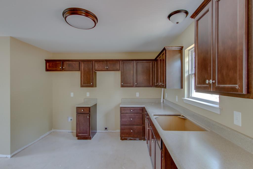 585 Sylvis Road Dickson, TN 37055 - Photo 8 of 22 Gallery Image 8