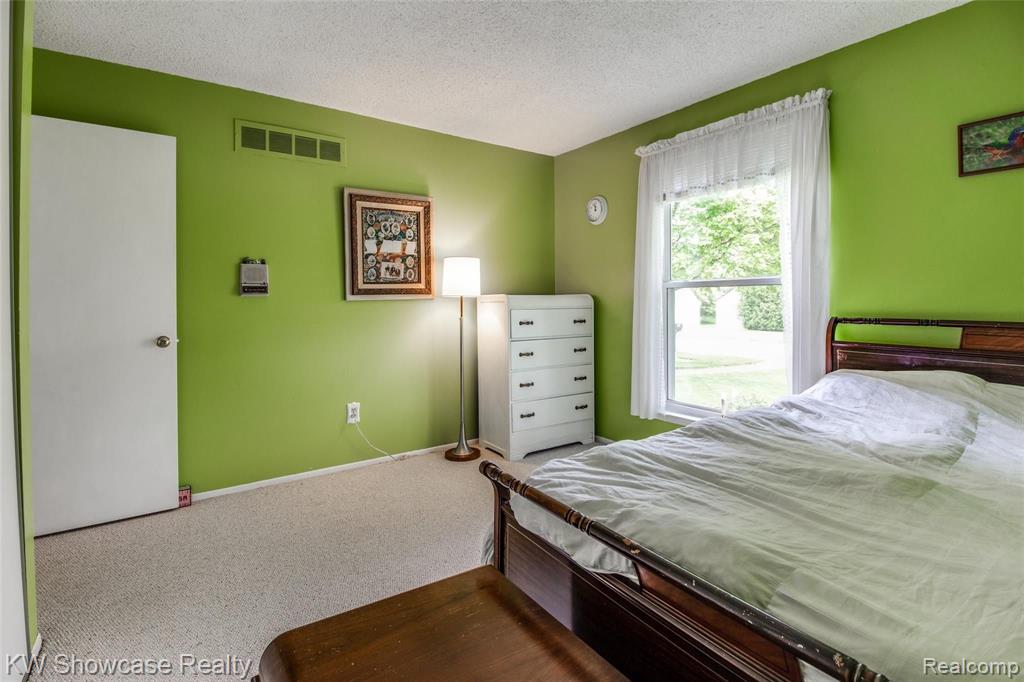 998 Hadley Road Rochester Hills, MI 48307 - Photo 40 of 42