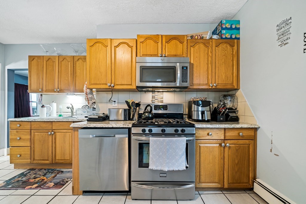 32 Appleton Street Everett, MA 02149 - Photo 5 of 28 Gallery Image 5