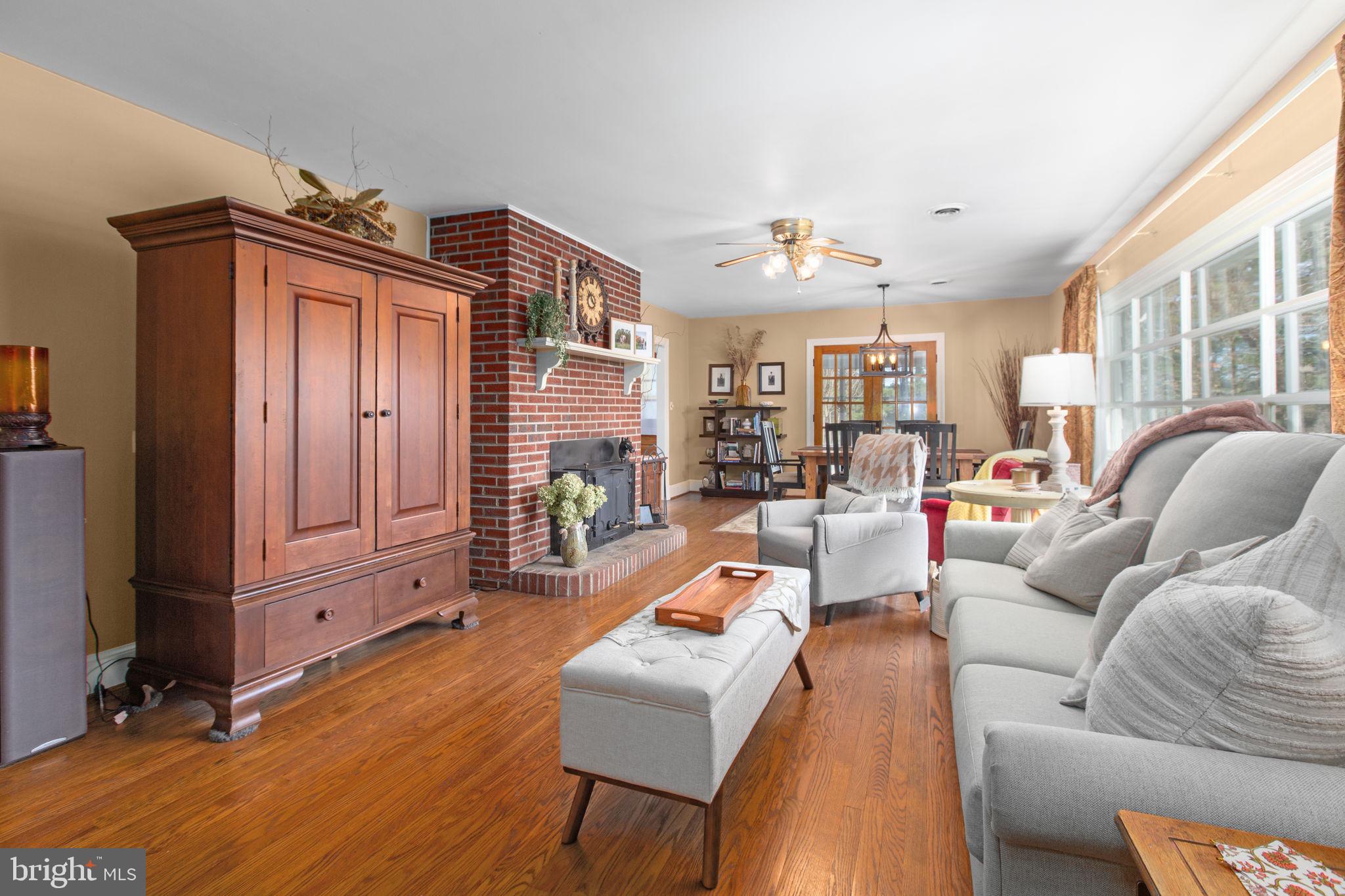 10122 Elys Ford Road Fredericksburg, VA 22407 - Photo 21 of 89 Living Room