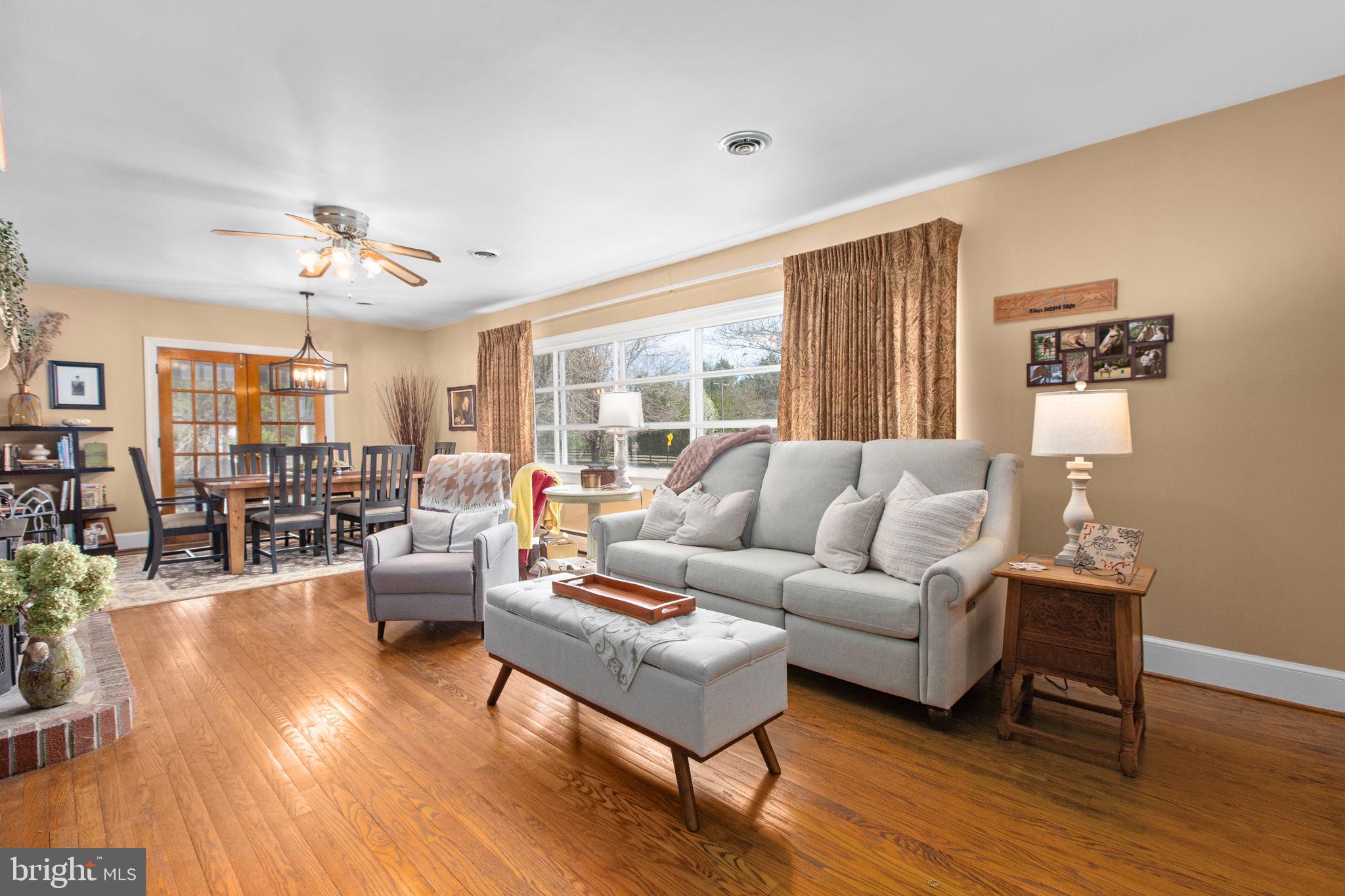 10122 Elys Ford Road Fredericksburg, VA 22407 - Photo 22 of 89 Living Room