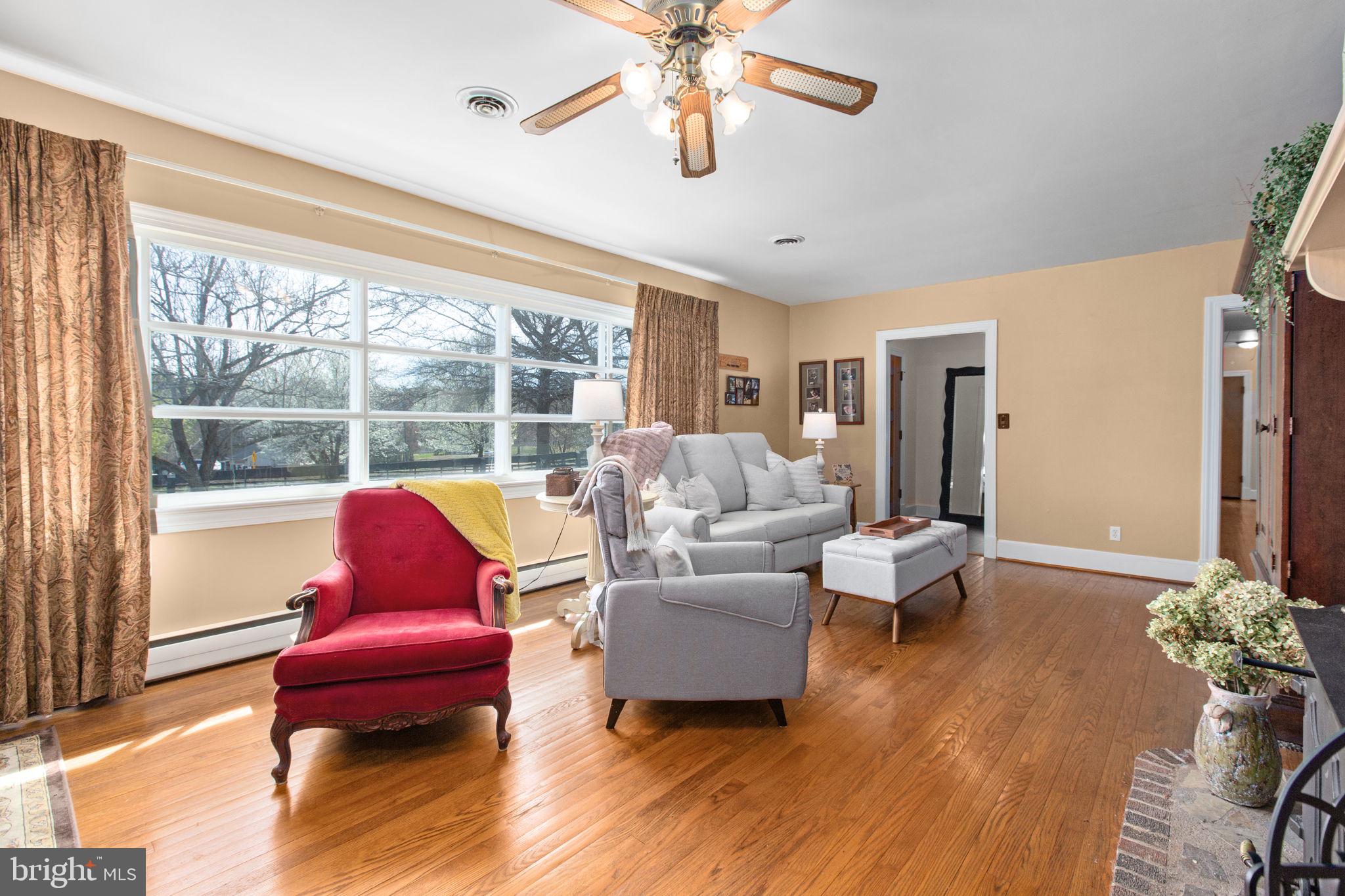 10122 Elys Ford Road Fredericksburg, VA 22407 - Photo 23 of 89 Living Room